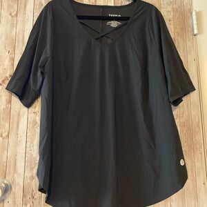 Torrid Active Black V-Neck Top with Crisscross Detail Size 2 athletic wear
